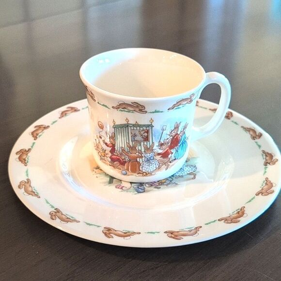 Vintage Royal Doulton Bunnykins Child's Plate and Cup Set - Picture 13 of 14
